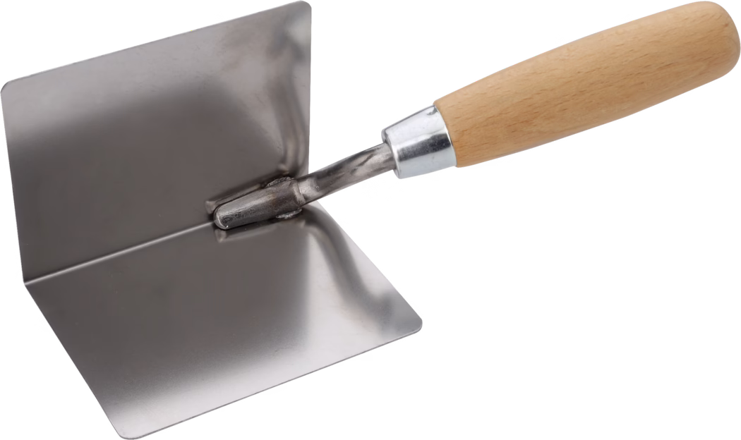 Eine Metall-Inneneckkelle mit Holzgriff auf weißem Hintergrund.
