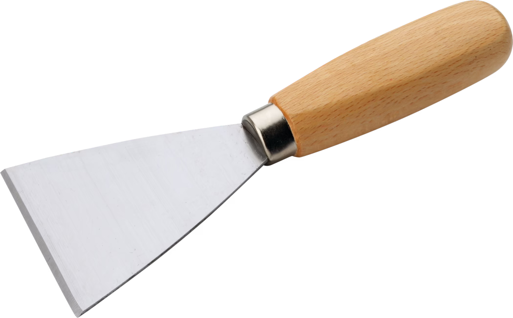 Pajarito_Dummy_Rust removal spatula Easy Line_021735_021736_021734_2021-02 Nahaufnahme eines Spachtels mit flacher, dreieckiger Edelstahlklinge und kurzem, glattem hellen Holzgriff, verbunden durch eine Metallhülse; die Klinge zeigt feine Bearbeitungsspuren und eine gerade scharfe Schneide, auf weißem Hintergrund fotografiert.